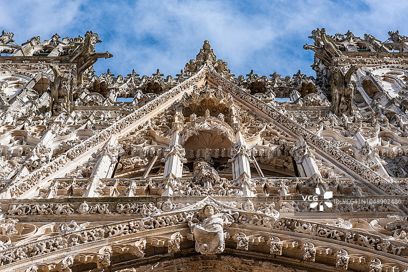 法国诺曼底鲁昂哥特式大教堂精致外立面图片素材