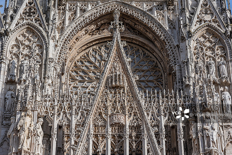 法国诺曼底鲁昂哥特式大教堂的华丽外墙图片素材