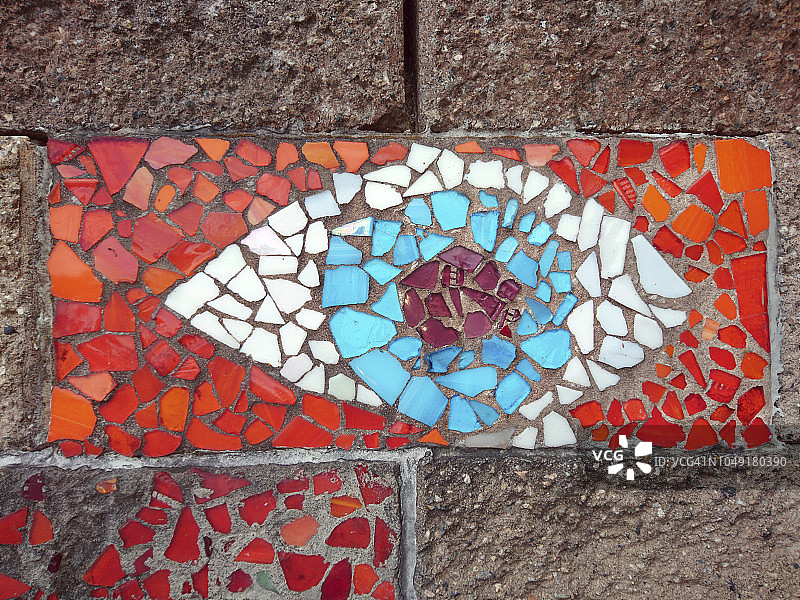 红白蓝人眼马赛克墙图片素材