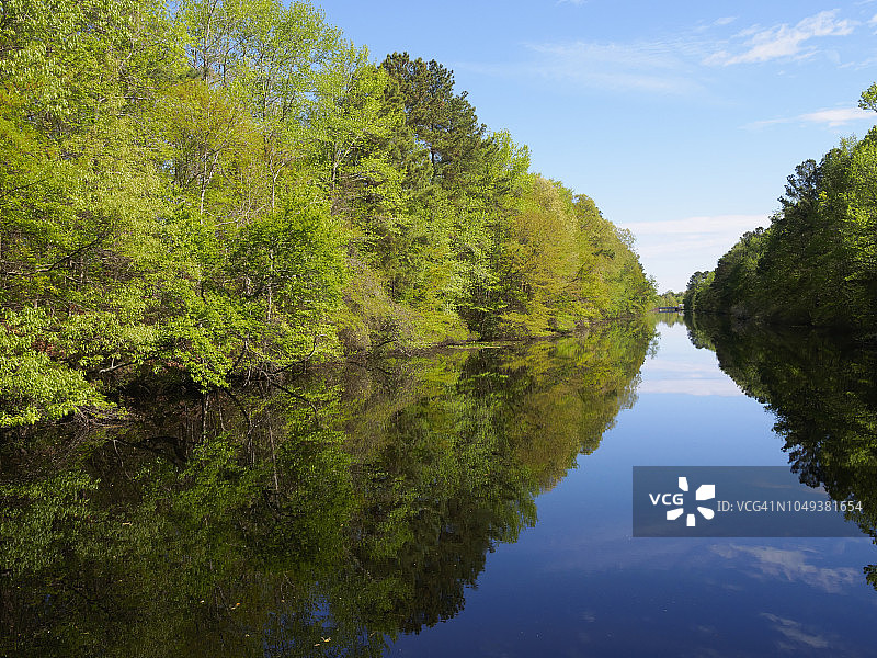 春季大沼泽运河图片素材
