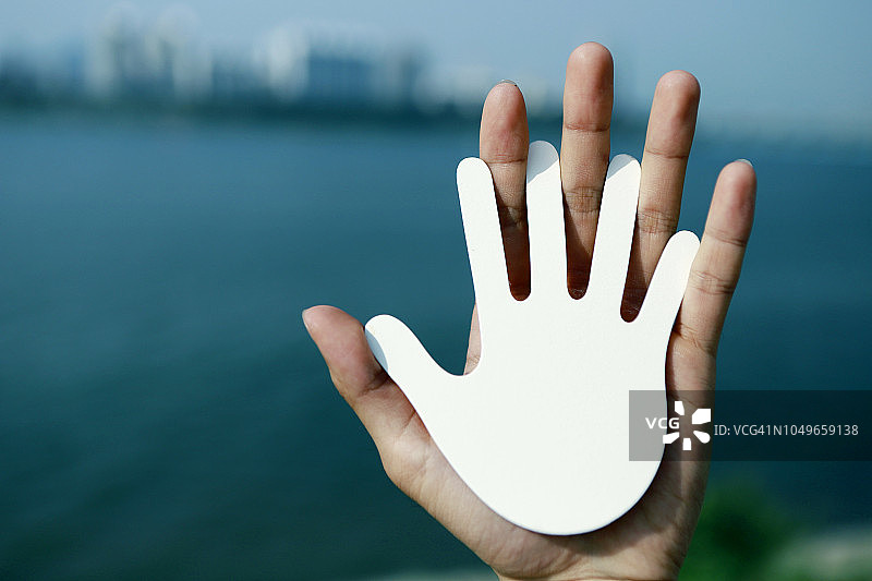 手持白色空白手形图片素材