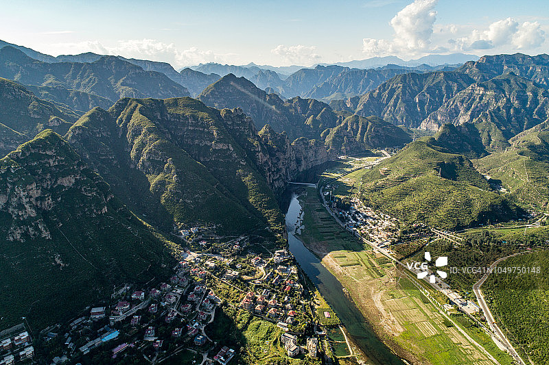 中国山区村庄航拍图片素材