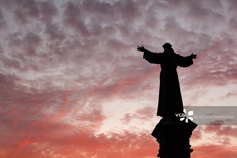 “请原谅我，我想亲吻天空……”图片素材