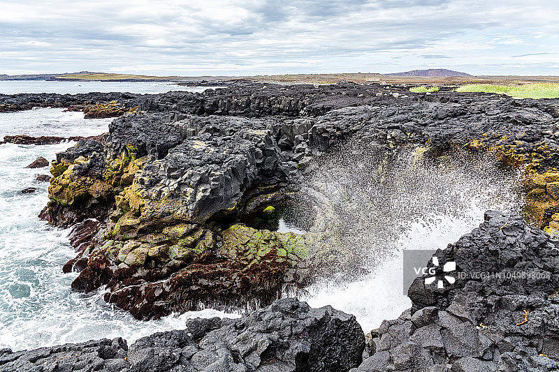 雷克雅内斯半岛的Brimketill图片素材