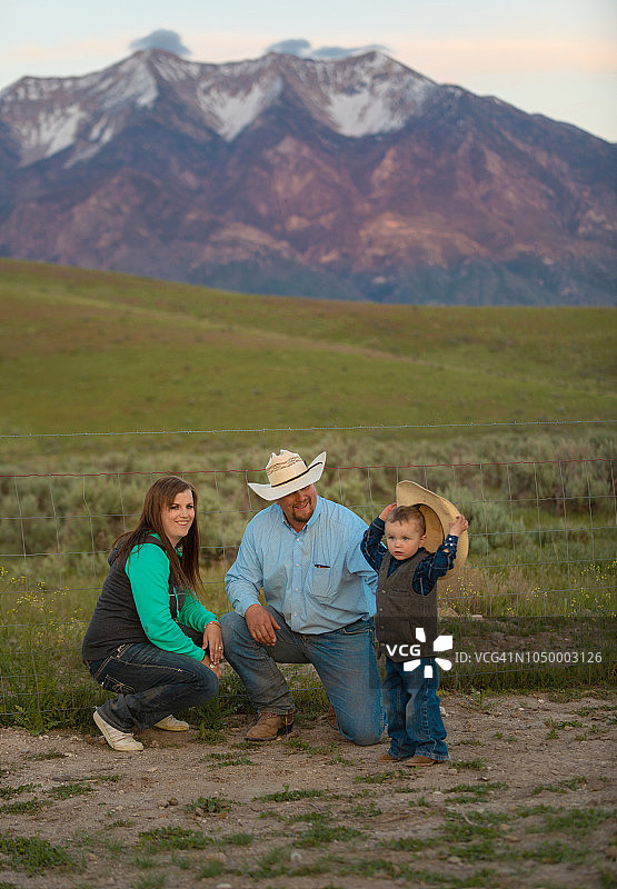 美国犹他州的牧场主家庭图片素材