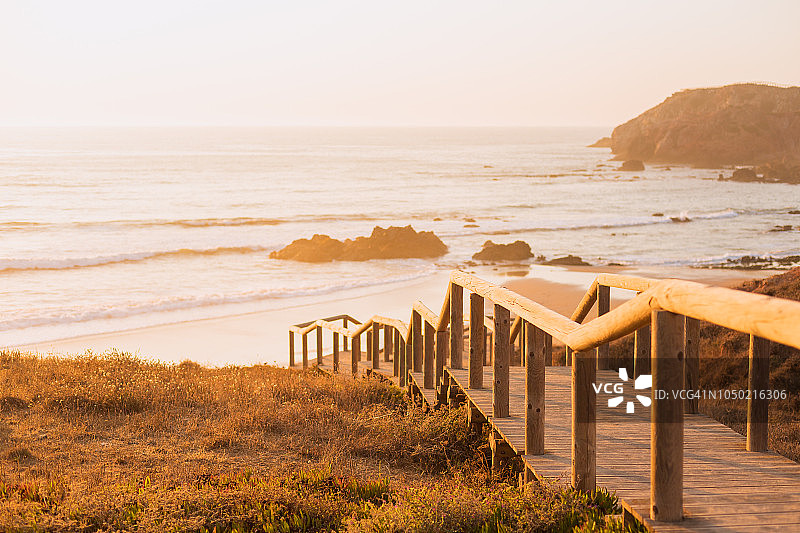 葡萄牙阿尔加维阿马多海滩日落美景图片素材