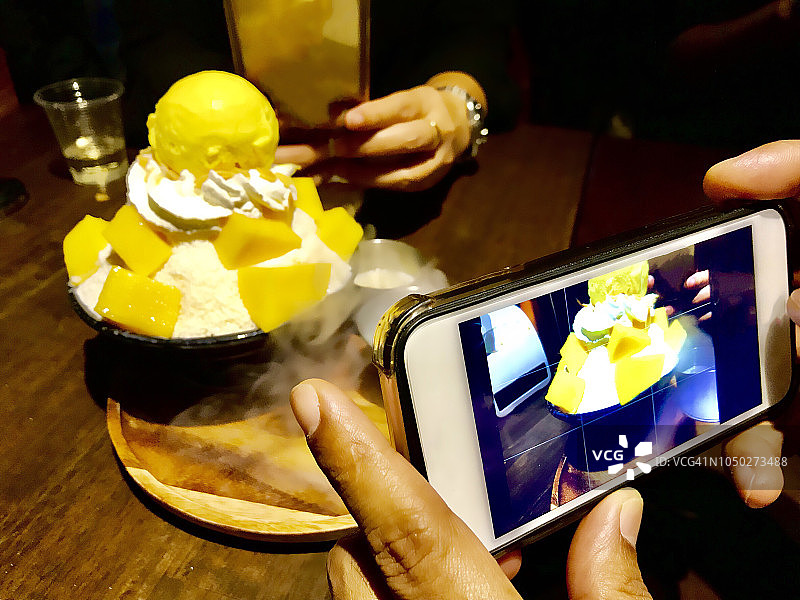 是时候来一份芒果刨冰了图片素材