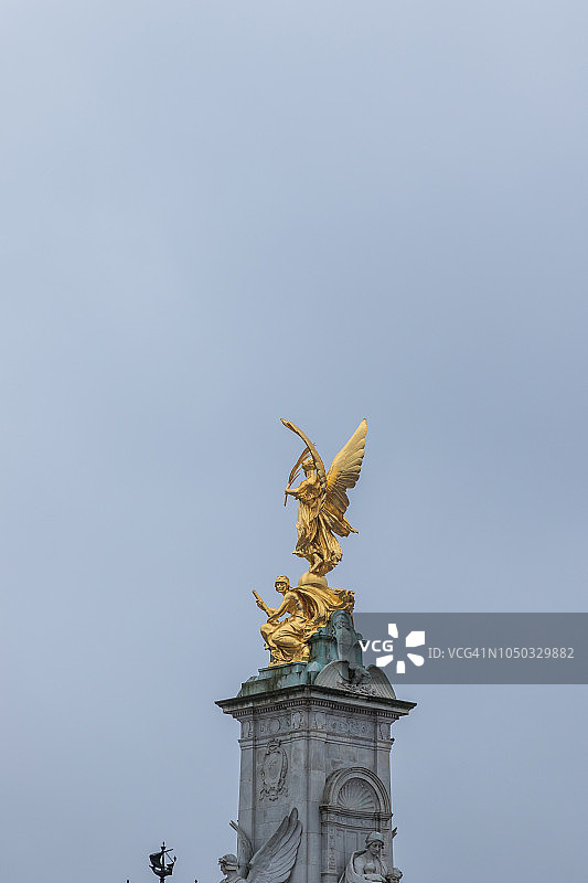 英国伦敦的维多利亚纪念碑图片素材