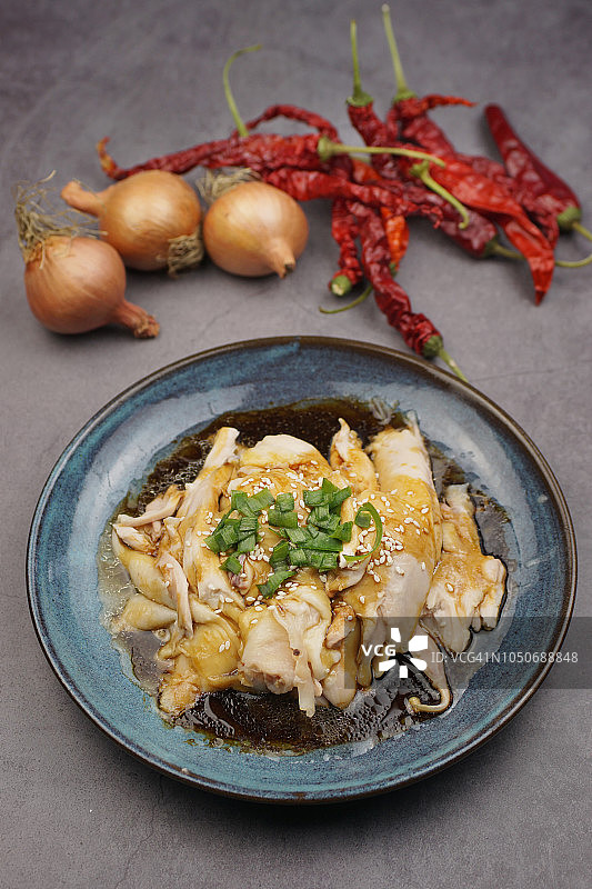 配酱汁的鸡腿肉图片素材