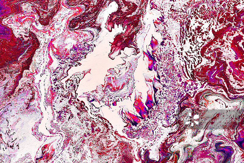 抽象彩色流体丙烯颜料背景纹理。红色粉色和紫色在白色之上图片素材