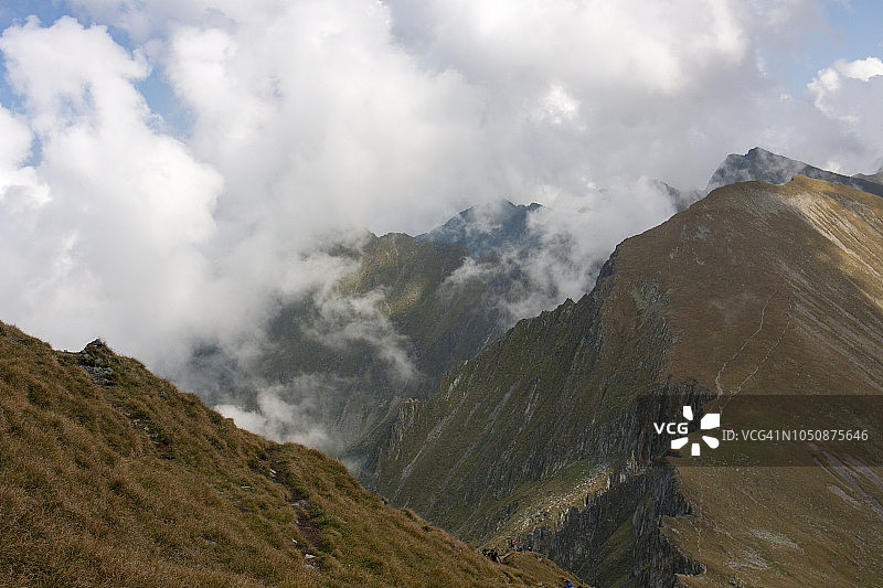 罗马尼亚法格拉什山摩尔多瓦努峰山脊图片素材