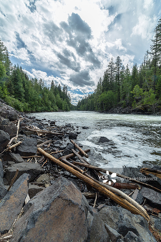 威尔斯格雷省立公园的默特尔河图片素材