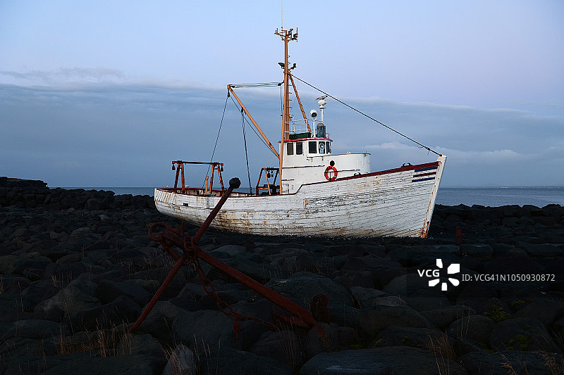 冰岛凯夫拉维克的老旧渔船图片素材