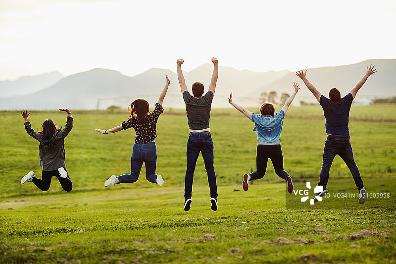 拥有朋友是人生最大的乐趣图片素材