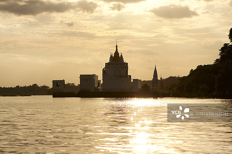 实皆省瑞莫都佛塔，阿玛拉布拉图片素材