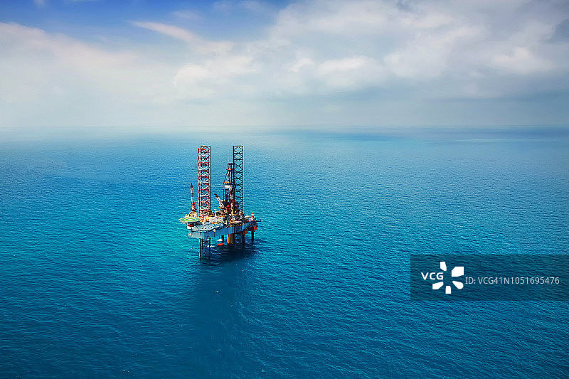 海湾海上石油钻井平台图片素材