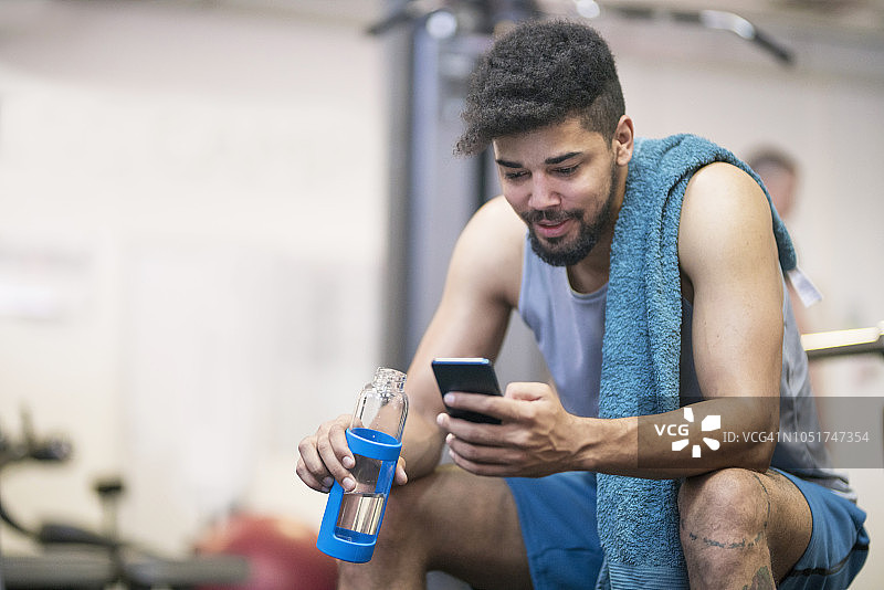 使用社交媒体降温图片素材