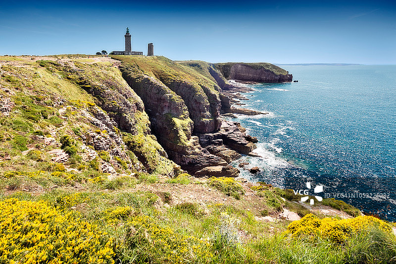 英吉利海峡和弗雷埃尔海岬灯塔全景，靠近普莱韦农图片素材