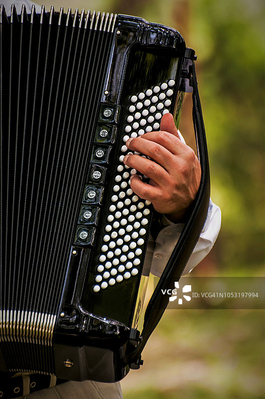 演奏手风琴图片素材