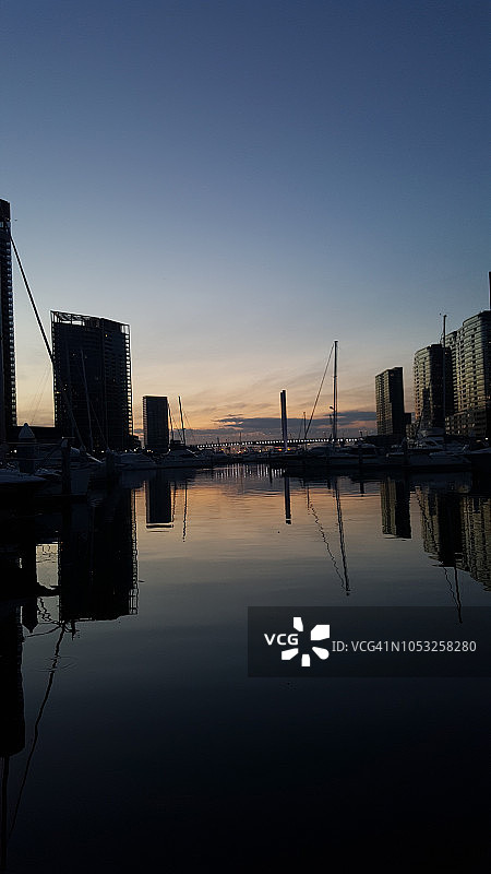 澳大利亚墨尔本港区日落图片素材