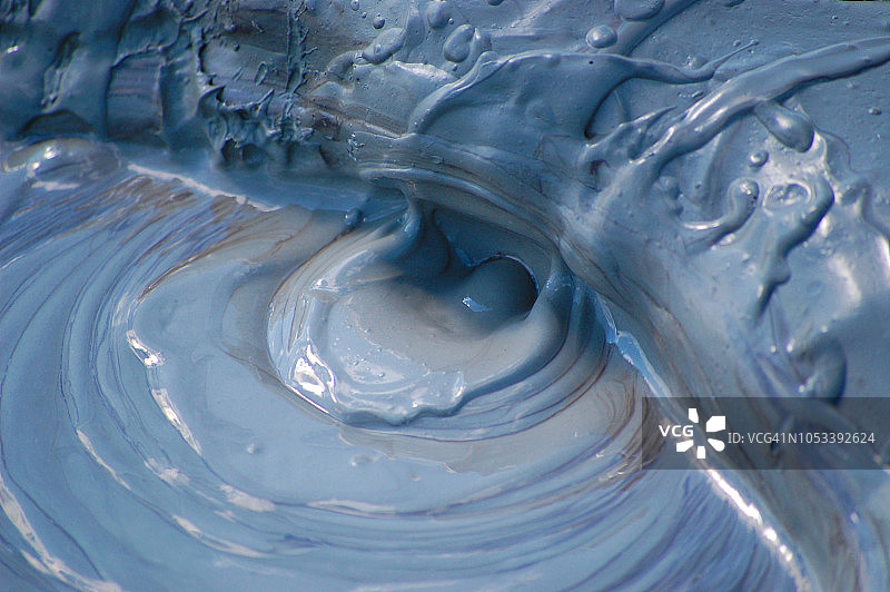 罗马尼亚布泽乌的泥火山喷发图片素材