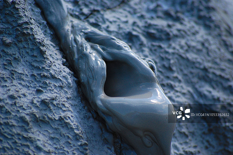 罗马尼亚布泽乌的泥火山喷发图片素材