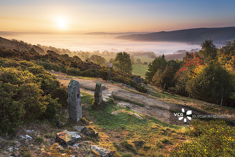 霍普山谷秋日日出，卡斯尔顿，英国峰区图片素材