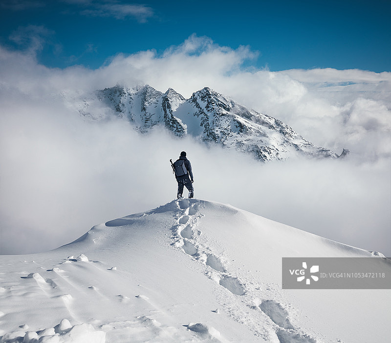 山区徒步旅行图片素材