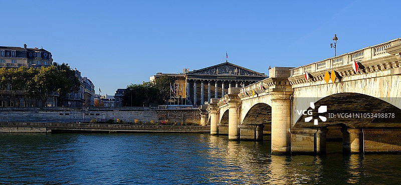 巴黎协和桥和国民议会图片素材