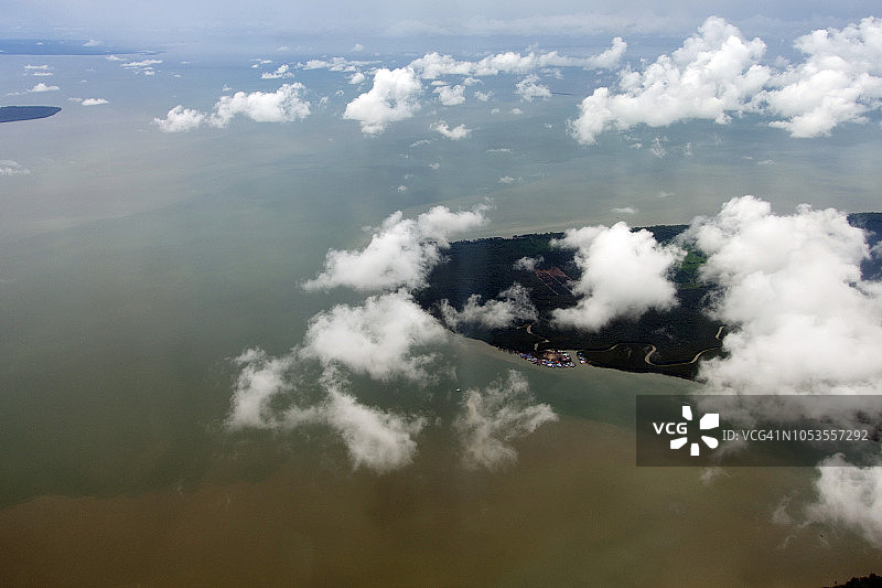 飞往山打根：马来西亚沙巴州的城市图片素材