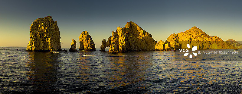 墨西哥科尔特斯海，卡波圣卢卡斯日出时分的岩层图片素材