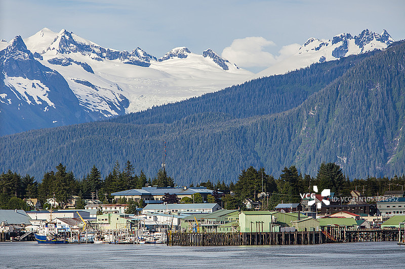 美国阿拉斯加州彼得堡的码头、港口和海岸线景象图片素材