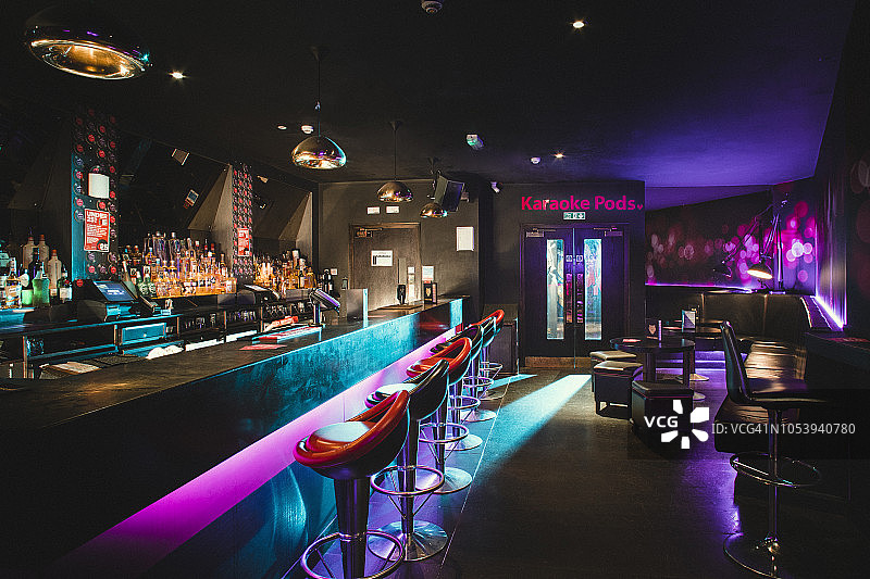 空旷的夜总会一角图片素材