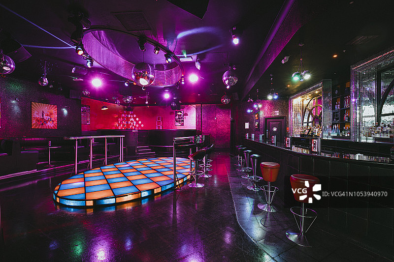 空旷的夜总会舞池图片素材