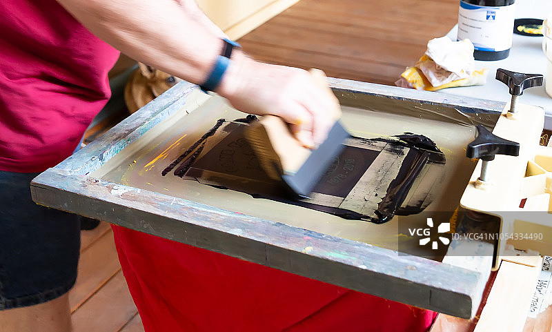 棉质T恤上的丝网印刷图片素材