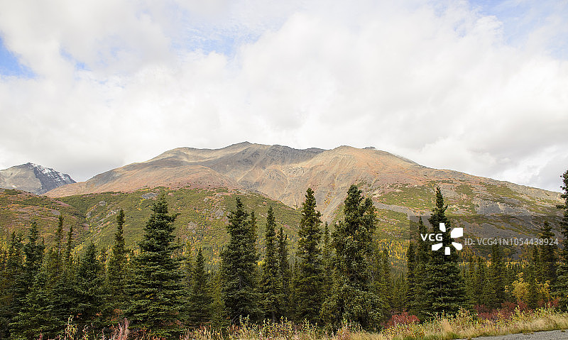 秋季德纳里公路的景色图片素材