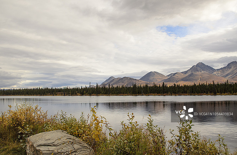 秋季德纳里公路的景色图片素材