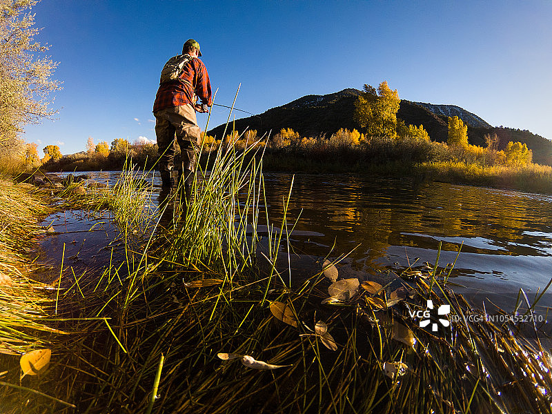 日落时分的飞蝇钓图片素材