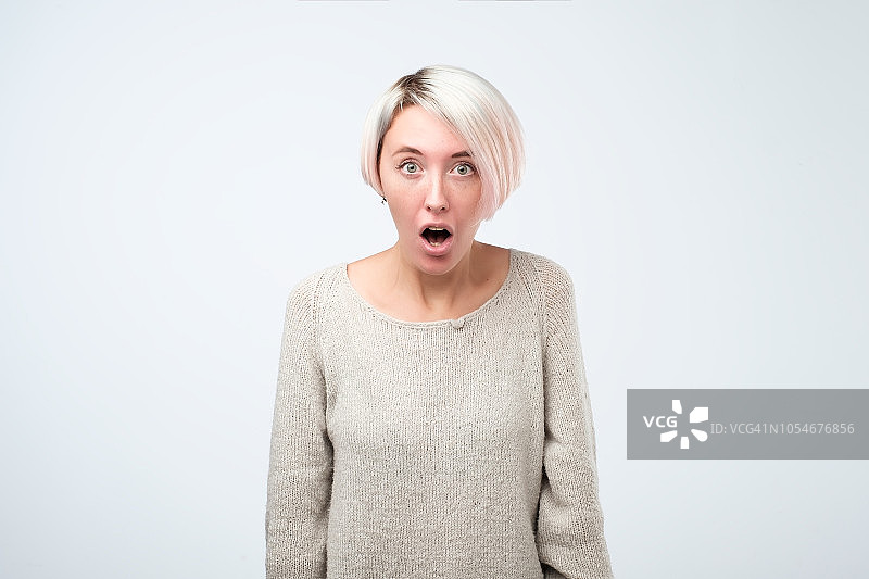 张着嘴的惊讶美女图片素材