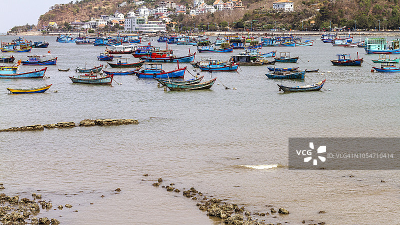 越南，海上的渔船图片素材