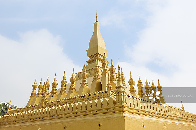 万象塔銮金色佛塔图片素材