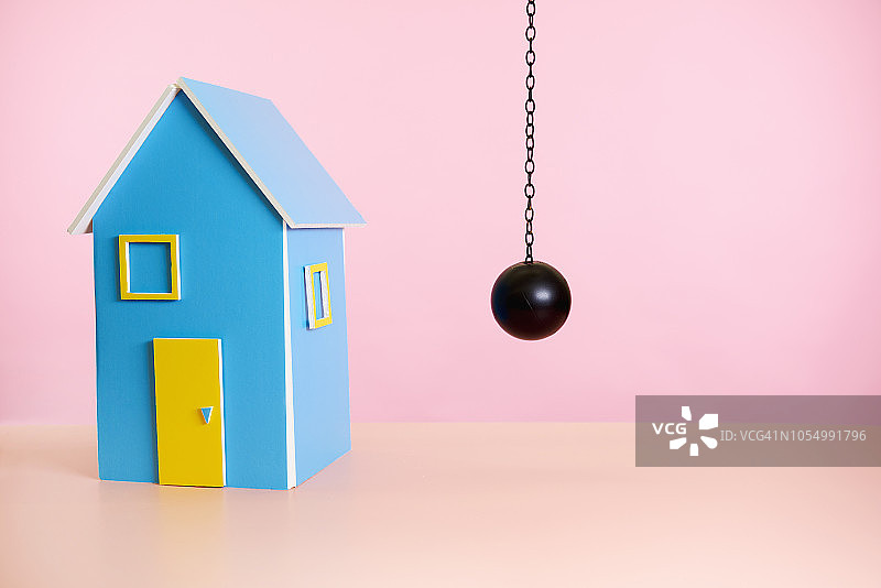 带破坏球的玩具屋图片素材