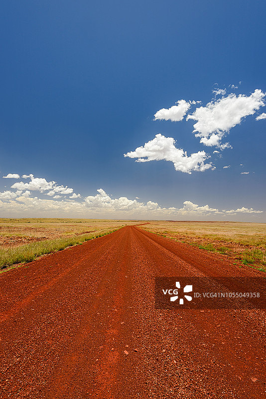 澳大利亚内陆红色土路图片素材