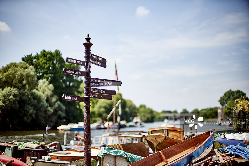 伦敦里士满的泰晤士河夏日午后，英国图片素材