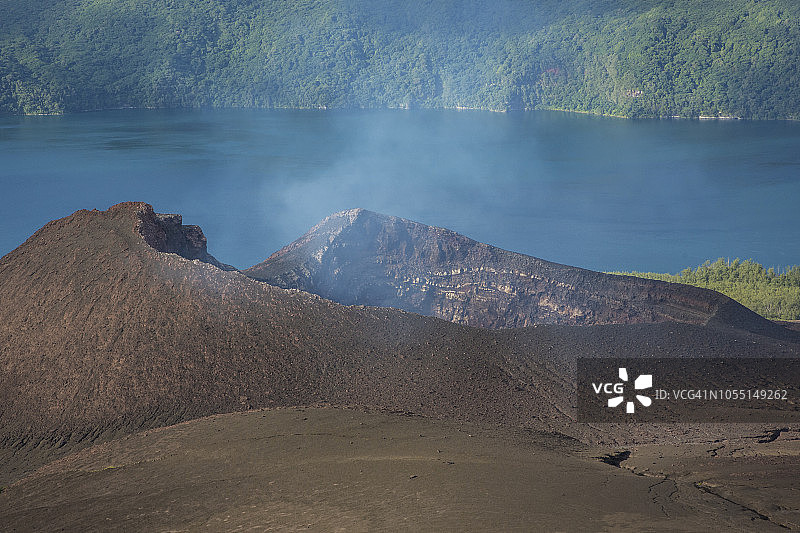 汤加托富阿岛的火山口风景图片素材