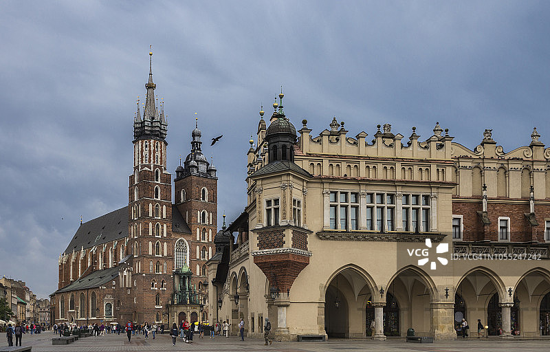 克拉科夫纺织会馆和圣玛丽大教堂（波兰）图片素材