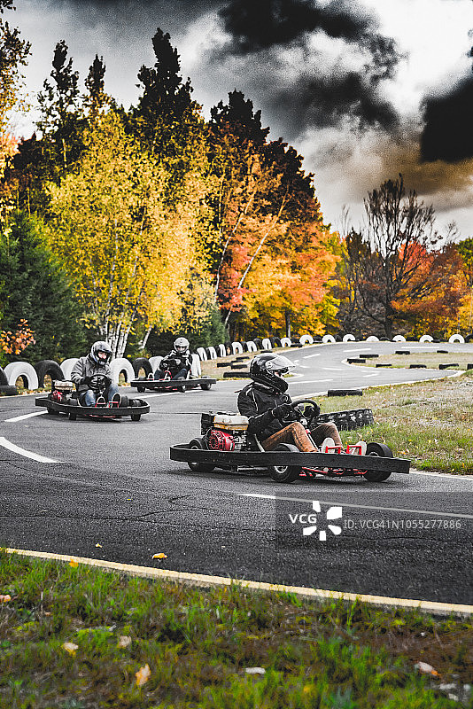 卡丁车赛道，秋季图片素材
