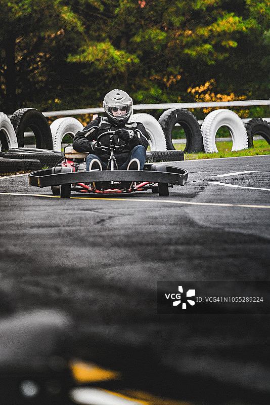 卡丁车赛道，秋季图片素材