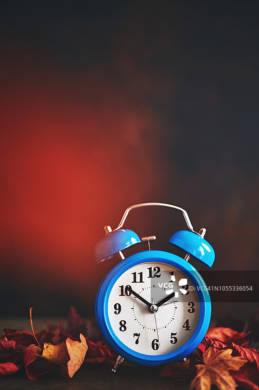 夏令时：时钟拨慢图片素材