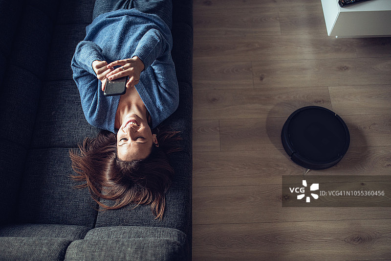 在家放松的女人图片素材